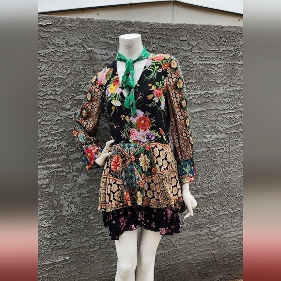 ALICE + OLIVIAMoore V-Neck Scarf Floral-Print Silk Dress - Picture 2 of 9